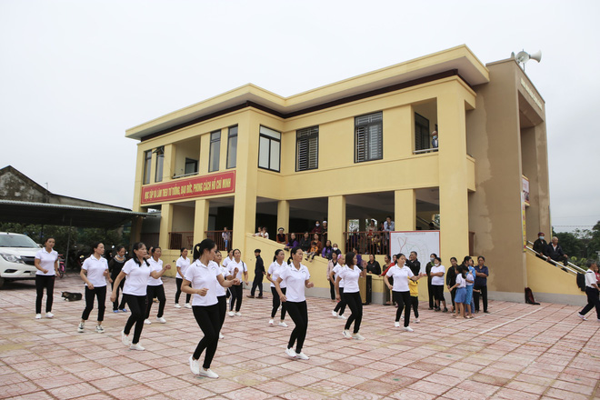 Nhà tránh lũ do ca sĩ Thủy Tiên tài trợ ở Hà Tĩnh: 1 huyện 'bù' thêm 1,6 tỷ khi xây 2 căn - Ảnh 3