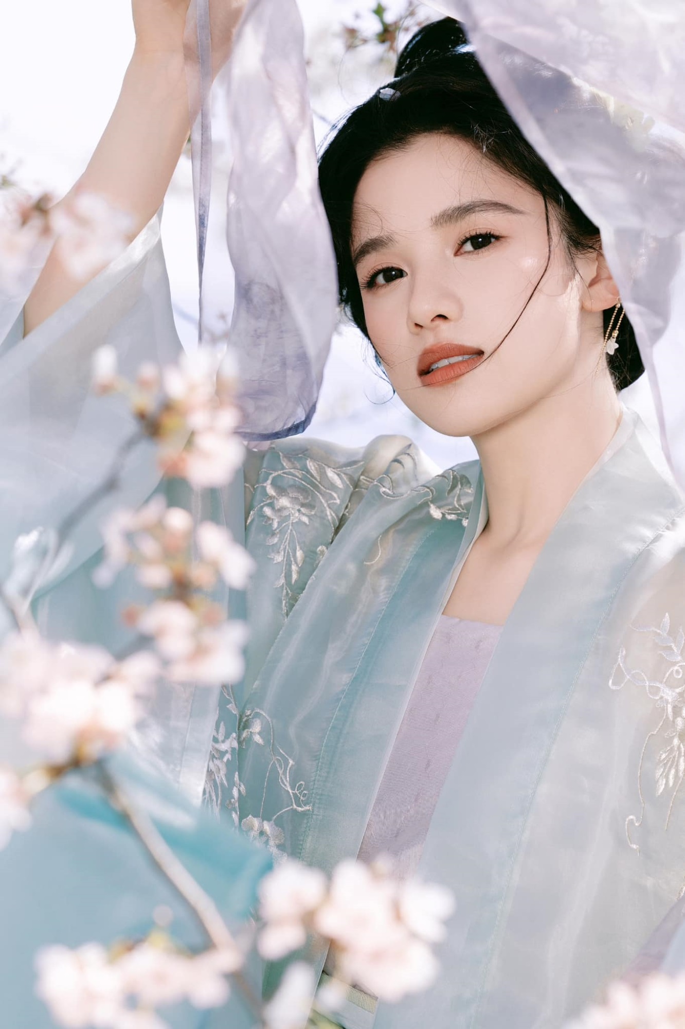 'Con gái cưng của Châu Tấn' Trương Tịnh Nghi 'gây bão' với bộ ảnh mỹ nhân cổ trang  - Ảnh 2