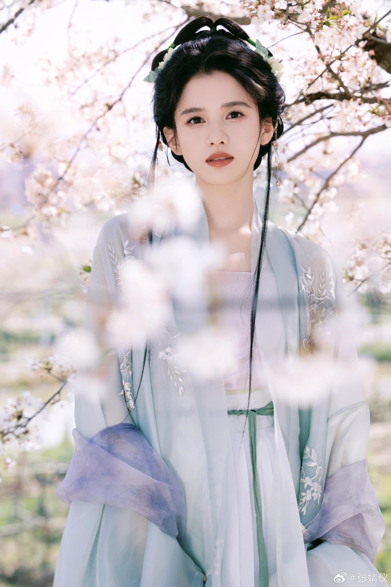 'Con gái cưng của Châu Tấn' Trương Tịnh Nghi 'gây bão' với bộ ảnh mỹ nhân cổ trang  - Ảnh 3