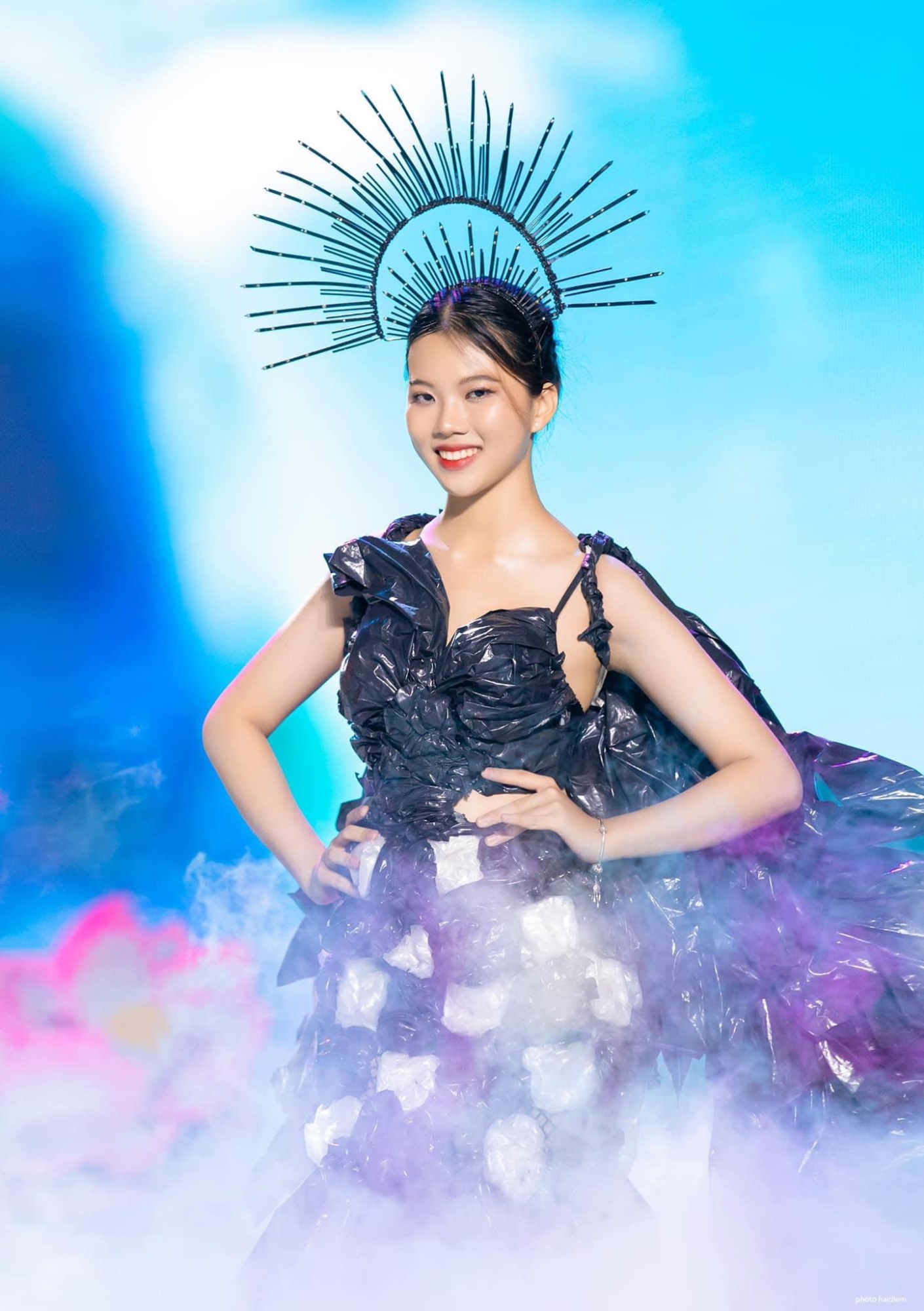Nữ sinh 17 tuổi được gọi là 'nàng thơ' mới nổi trong làng thời trang Việt  - Ảnh 1