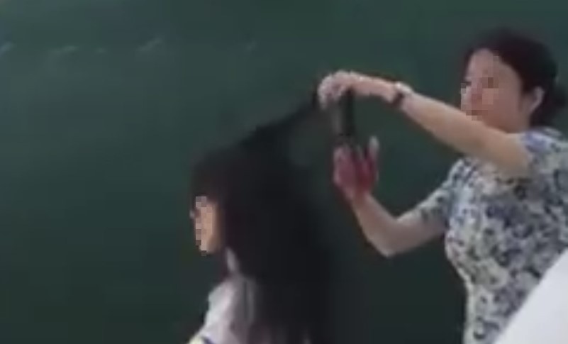 Vĩnh Phúc: Vụ giáo viên cắt tóc nữ sinh, cô trò ôm nhau cùng xin lỗi trước lớp - Ảnh 1