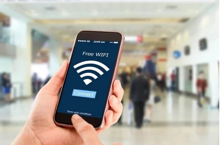 Mất dữ liệu điện thoại vì cố dùng Wi-Fi 'chùa' khi đi nghỉ lễ - Ảnh 1