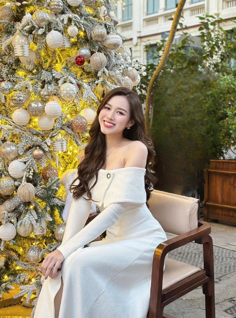 Hoa hậu Đỗ Thị Hà lên chức giám đốc công ty mỹ phẫm ở tuổi 22, bất ngờ về gia thế ngày trước  - Ảnh 3