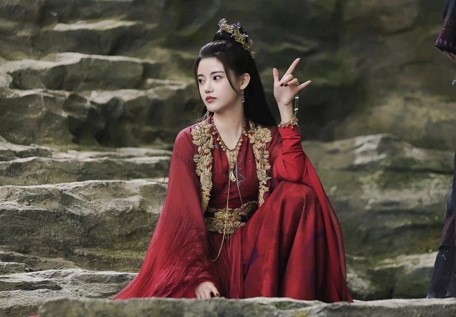 Tôn Trân Ny bị chỉ trích EQ thấp vì nói dối một chuyện liên quan đến 'tình mới màn ảnh' của Dương Tử - Ảnh 1