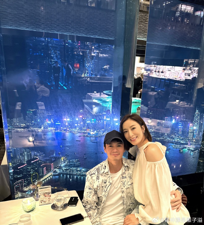 Vợ chồng 'Ảnh hậu TVB' Dương Di kỷ niệm 7 năm về chung một nhà - Ảnh 1