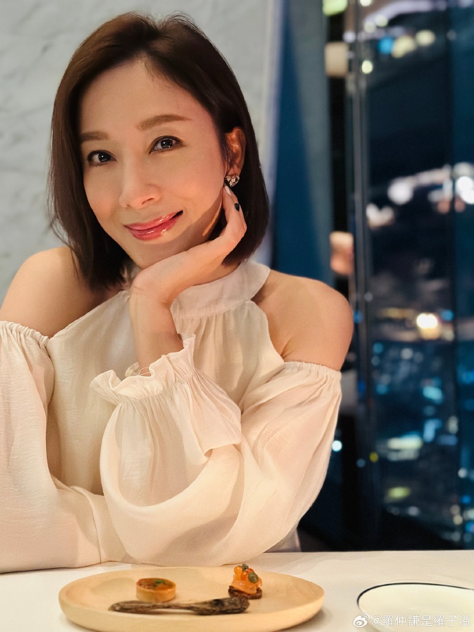 Vợ chồng 'Ảnh hậu TVB' Dương Di kỷ niệm 7 năm về chung một nhà - Ảnh 4