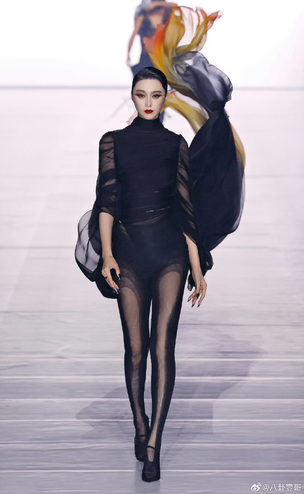 Phạm Băng Băng sải bước trên sàn diễn Tuần lễ Thời trang Paris 2023 - Ảnh 5