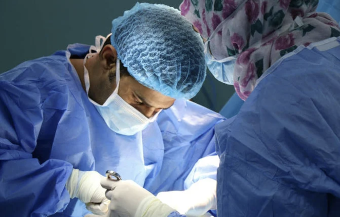 Phẫu thuật túi mật bị cắt nhầm ống dẫn tinh - Ảnh 1