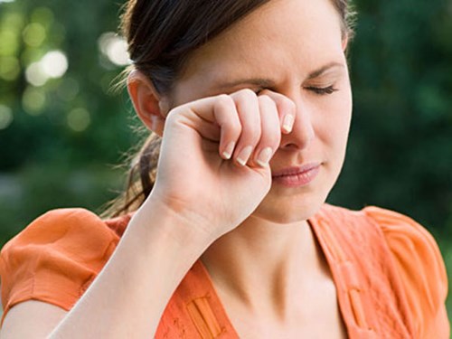Những thói quen thường ngày làm tổn thương đôi mắt mà không ngờ đến. Mách bạn một vài cách để bảo vệ đôi mắt khỏe mạnh - Ảnh 1