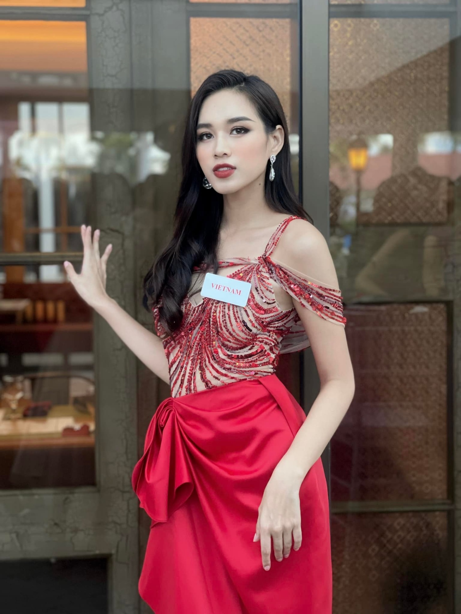 Đỗ Thị Hà diện bikini 'uốn éo trưng trổ' đâu ra đấy, bước tiếp vào vòng thi quan trọng tại Miss World 2021 - Ảnh 2