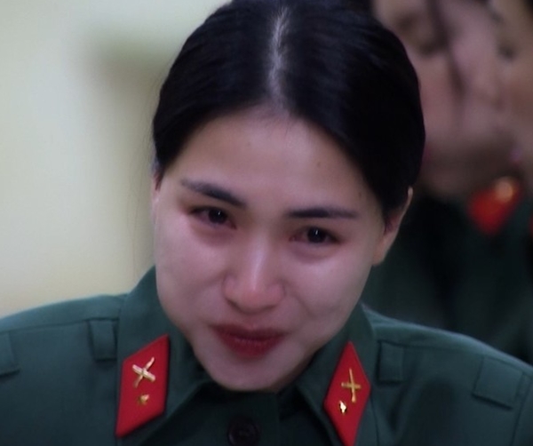 Hòa Minzy khóc cạn nước mắt trên sóng truyền hình, sự thật đằng sau đó khiến những ai làm mẹ đều phải đồng cảm  - Ảnh 3