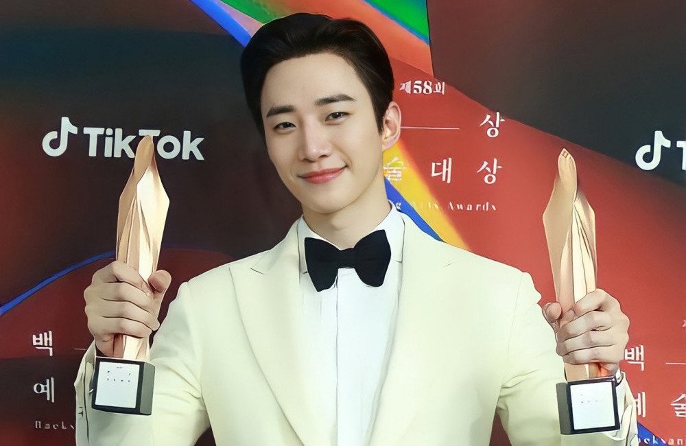 Lee Jin Ho, Kim Tae Ri - hai cái tên 'hot' nhất tại lễ trao giải Baeksang 2022 - Ảnh 1