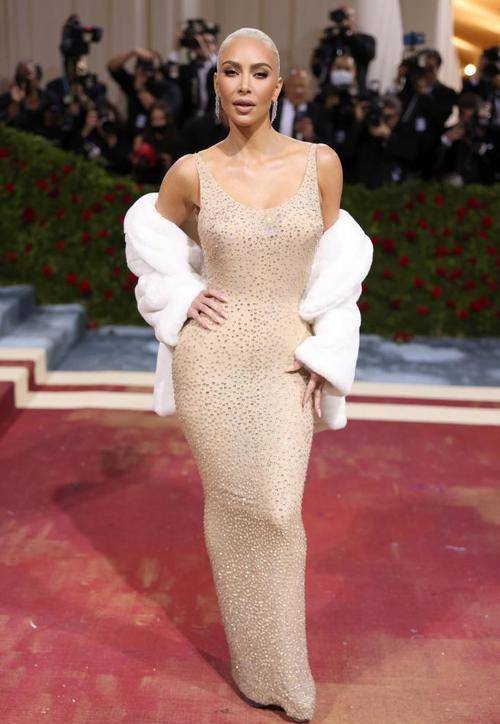 Kim Kardashian tiết lộ cô đã giảm hơn 7kg trong ba tuần để mặc vừa chiếc váy Marilyn Monroe - Ảnh 5