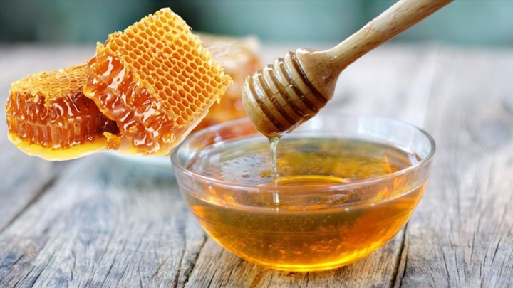 Mật ong rất bổ nhưng đừng dùng quá liều sẽ biến mật ong thành 'thuốc độc' gây nguy hại cho sức khỏe bạn đấy! - Ảnh 1