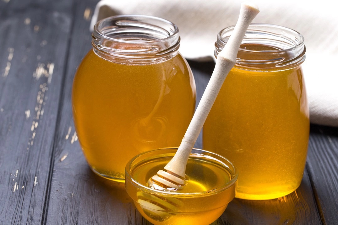 Mật ong rất bổ nhưng đừng dùng quá liều sẽ biến mật ong thành 'thuốc độc' gây nguy hại cho sức khỏe bạn đấy! - Ảnh 2