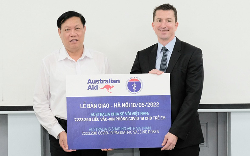 Việt Nam tiếp nhận hơn 7.2 triệu liều Vắc xin Moderna tiêm cho trẻ từ 5–12 tuổi do Úc viện trợ - Ảnh 2