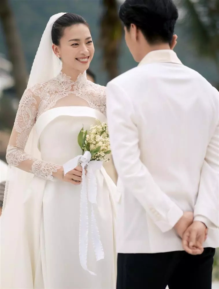 Ngô Thanh Vân hé lộ phòng tân hôn với Huy Trần sau đám cưới ngoài bãi biển - Ảnh 2