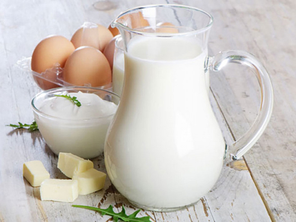 Không nên sử dụng sữa chưa tiệt trùng có thể gây hại cho sức khỏe của mẹ