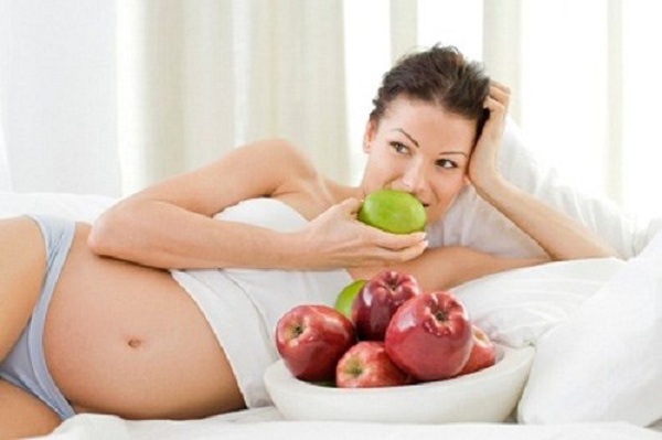 Mẹ nên ăn đầy đủ chất dinh dưỡng tốt cho thai nhi 