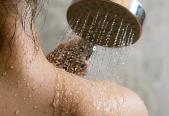 5 dấu hiệu cảnh báo sớm của đột quỵ khi đang tắm, đừng chủ quan kẻo nguy hại tính mạng - Ảnh 2