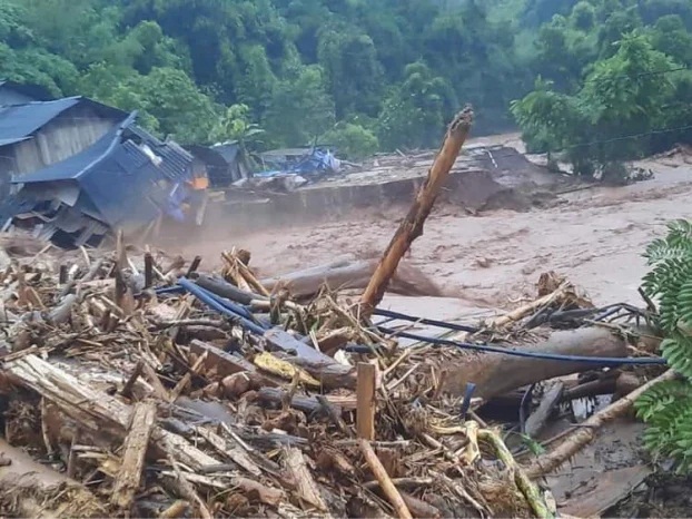 Trường học ngập sâu, nhà dân bị cuốn sau cơn lũ quét tại huyện Nậm Pồ - Điện Biên - Ảnh 2