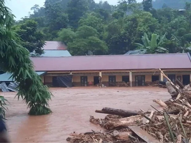 Trường học ngập sâu, nhà dân bị cuốn sau cơn lũ quét tại huyện Nậm Pồ - Điện Biên - Ảnh 3