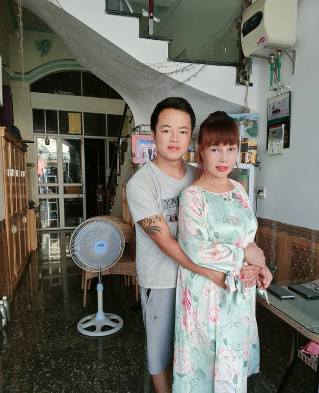 Rộ nghi án cô dâu 63 tuổi ở Cao Bằng tiếp tục mang hành lý đi phẫu thuật thẩm mỹ? - Ảnh 3