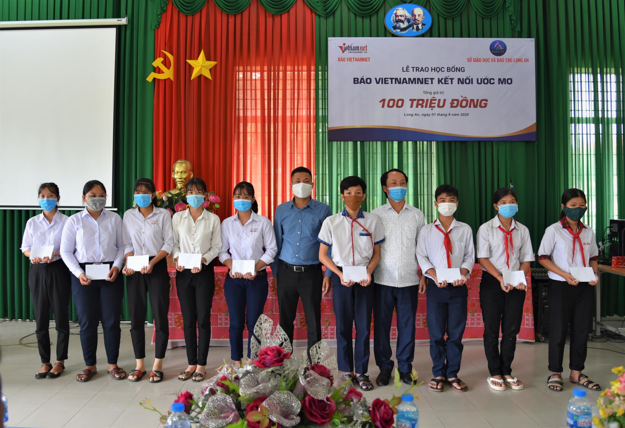 Him Lam Land chắp cánh ước mơ cho học sinh nghèo vượt khó ở Long An - Ảnh 1