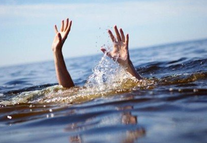 Liên tiếp nhiều vụ đuối nước thương tâm: Bé gái 7 tuổi chết não khi đi công viên nước, bé trai 9 tuổi tử vong tại suối gần nhà - Ảnh 1