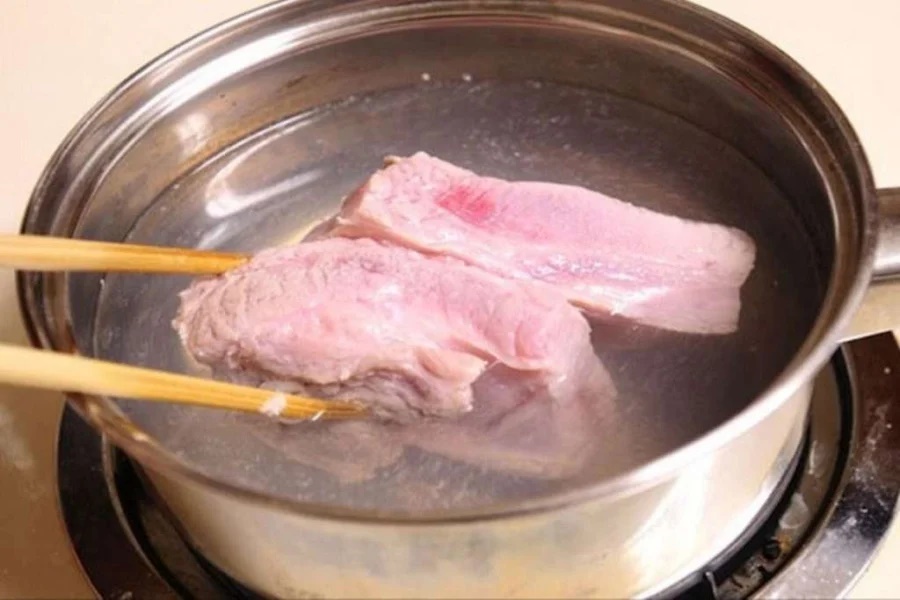 Thịt lợn mua về hôi đừng bỏ phí, dùng cách này làm sạch, vừa an toàn vừa ngon - Ảnh 2