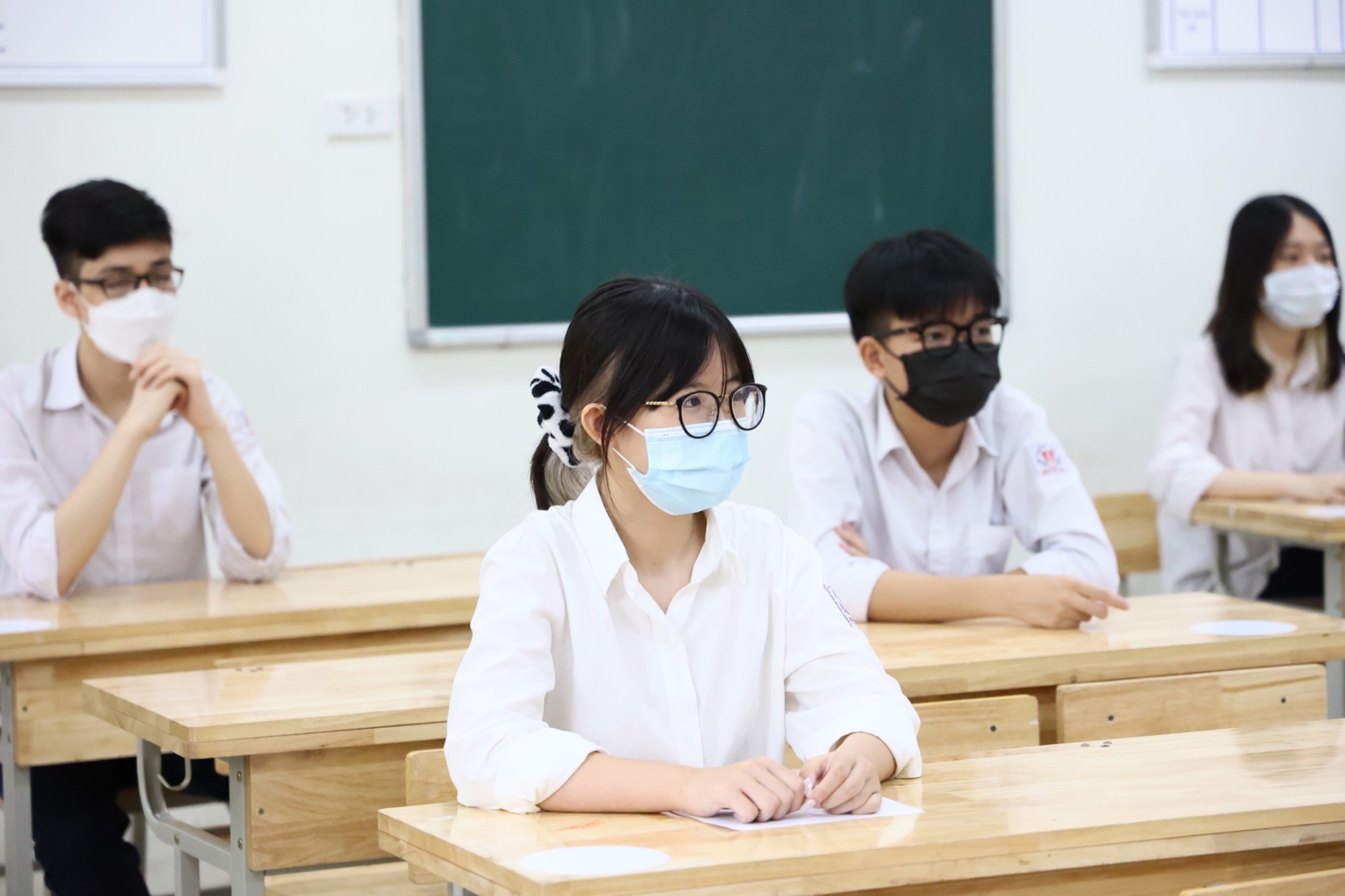 Nghị lực của các thí sinh 'đặc biệt' vào lớp 10 ở Hà Nội: Người nén đau dự thi, người được bố trí học sinh khác chép bài hộ - Ảnh 1