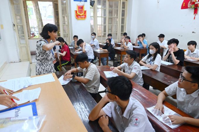Sáng nay, hơn 105.000 học sinh Hà Nội thi lớp 10 với môn đầu tiên, đông nhất cả nước - Ảnh 2