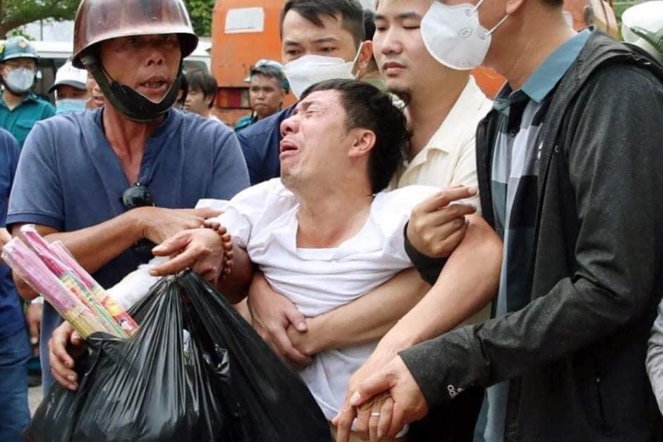 Đau thắt lòng hình ảnh người mẹ trong vụ cháy ở Ninh Thuận: Đôi tay vẫn ôm chặt, bảo vệ 2 con đến phút cuối cùng - Ảnh 2