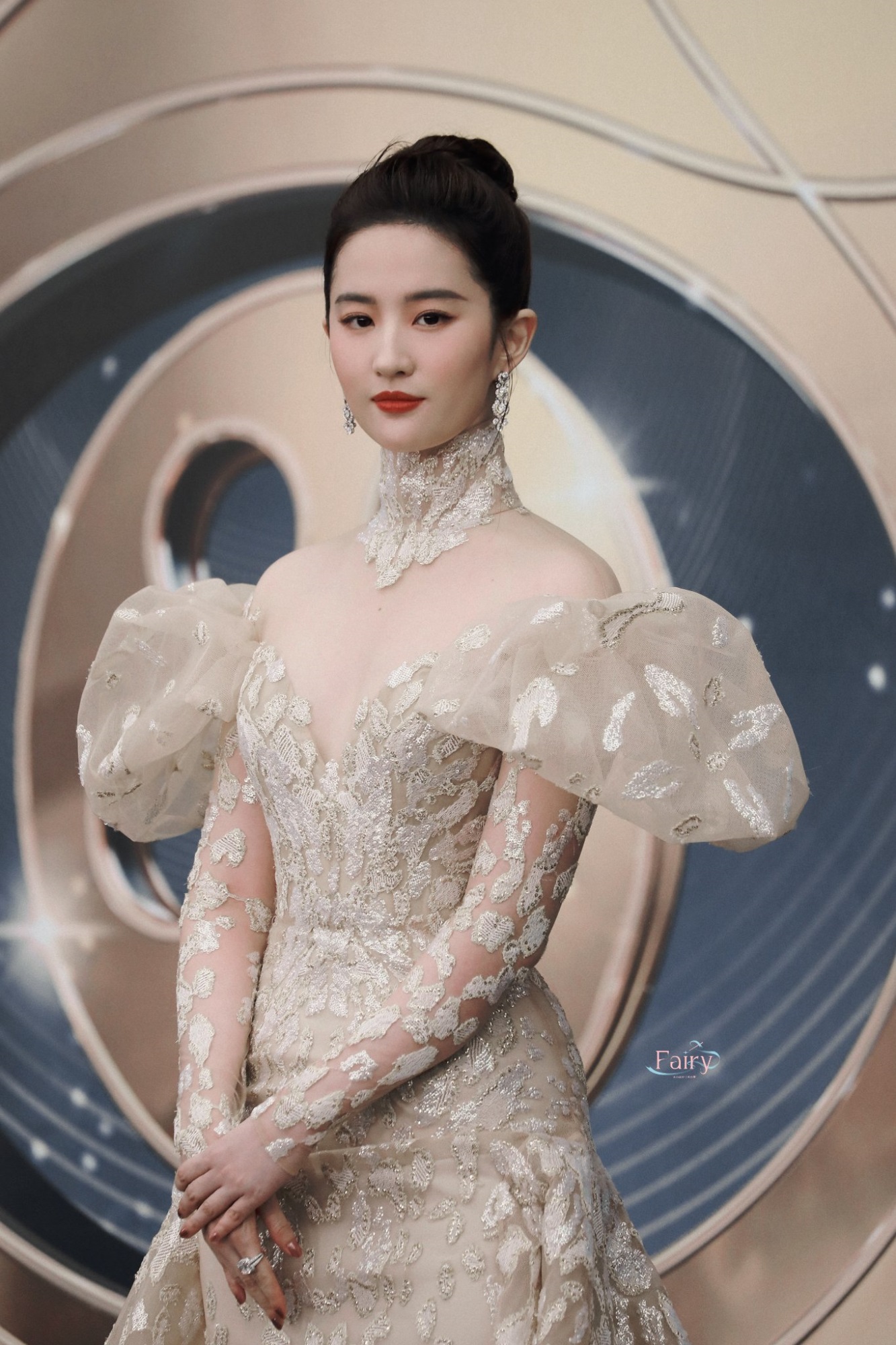 Lưu Diệc Phi 'lấn át' dàn mỹ nhân Cbiz trong Đêm hội Điện ảnh Weibo - Ảnh 2