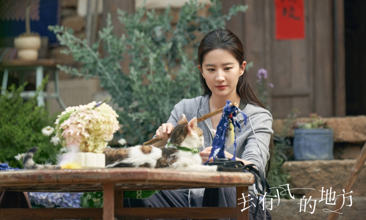Lưu Diệc Phi thêm lần nữa khiến netizen phát cuồng với nhan sắc xinh đẹp lung linh, style bắt mắt trong phim mới  - Ảnh 3