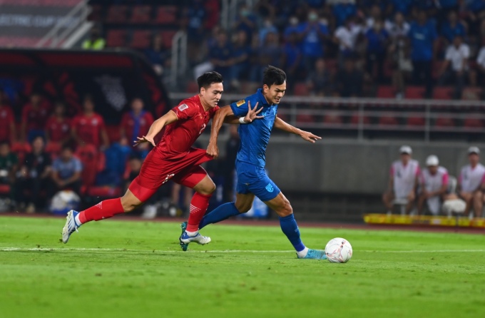 Chung kết AFF Cup 2022: Thái Lan tạm dẫn trước tỷ số 1 - 0, Việt Nam cần ghi ít nhất 2 bàn để nâng cup trên đất Thái - Ảnh 1