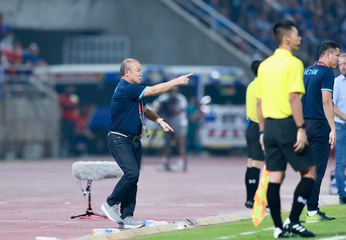 Đội trưởng tuyển Thái Lan khiêu khích HLV Park Hang-seo sau khi ghi bàn mở tỷ số - Ảnh 2