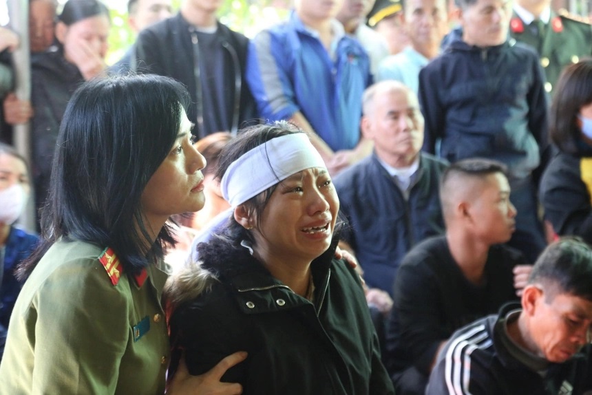 Hội Phụ nữ nhận đỡ đầu 2 con của Đại úy Trần Trung Hiếu hy sinh khi làm nhiệm vụ ở Hà Tĩnh  - Ảnh 2