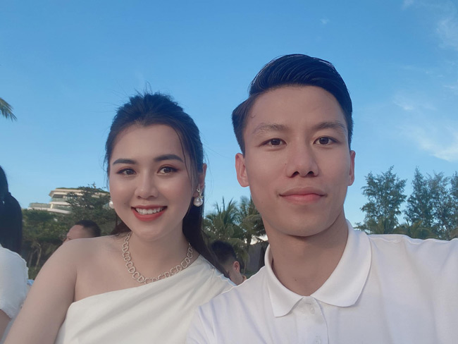 'Hậu phương' vững chắc của các cầu thủ tuyển Việt Nam: ai ai cũng xinh đẹp, giỏi giang, số 1 phải kể tới bà xã Duy Mạnh - Ảnh 7