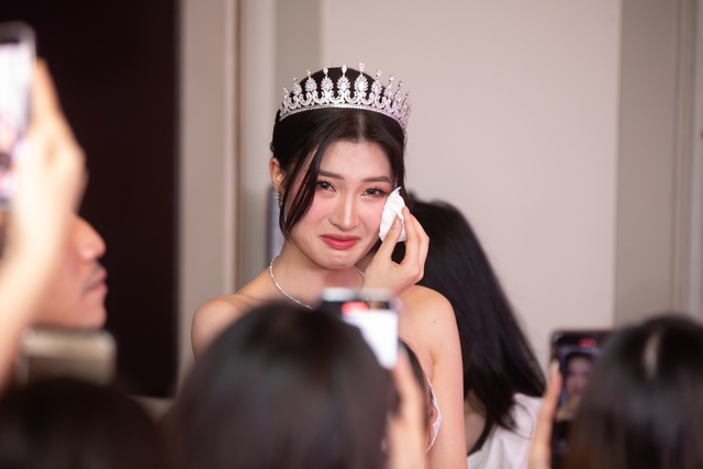 Phương Nhi chính thức trở thành Miss International Vietnam 2023: Dàn mỹ nhân đến ủng hộ, Thảo Nhi Lê xuất hiện gây sốt - Ảnh 13