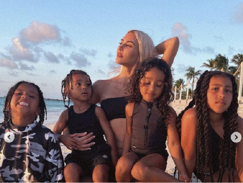 Kim Kardashian tiết lộ cách dạy con “cực hay” vào ngày sinh nhật để chúng nhớ về tuổi thơ - Ảnh 2