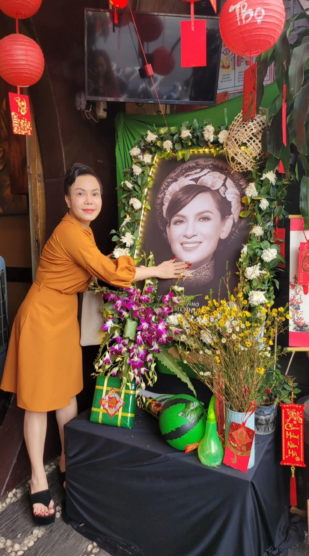 Bất ngờ đăng ảnh cũ, Việt Hương nghẹn ngào nhớ một kỷ niệm đặc biệt với Phi Nhung - Ảnh 2
