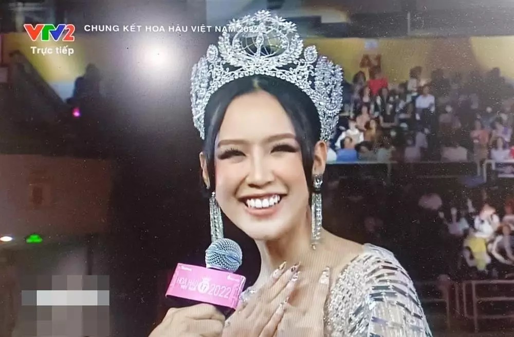 Bảo Ngọc và loạt tranh cãi trong đêm Chung kết Hoa hậu Việt Nam 2022 - Ảnh 3