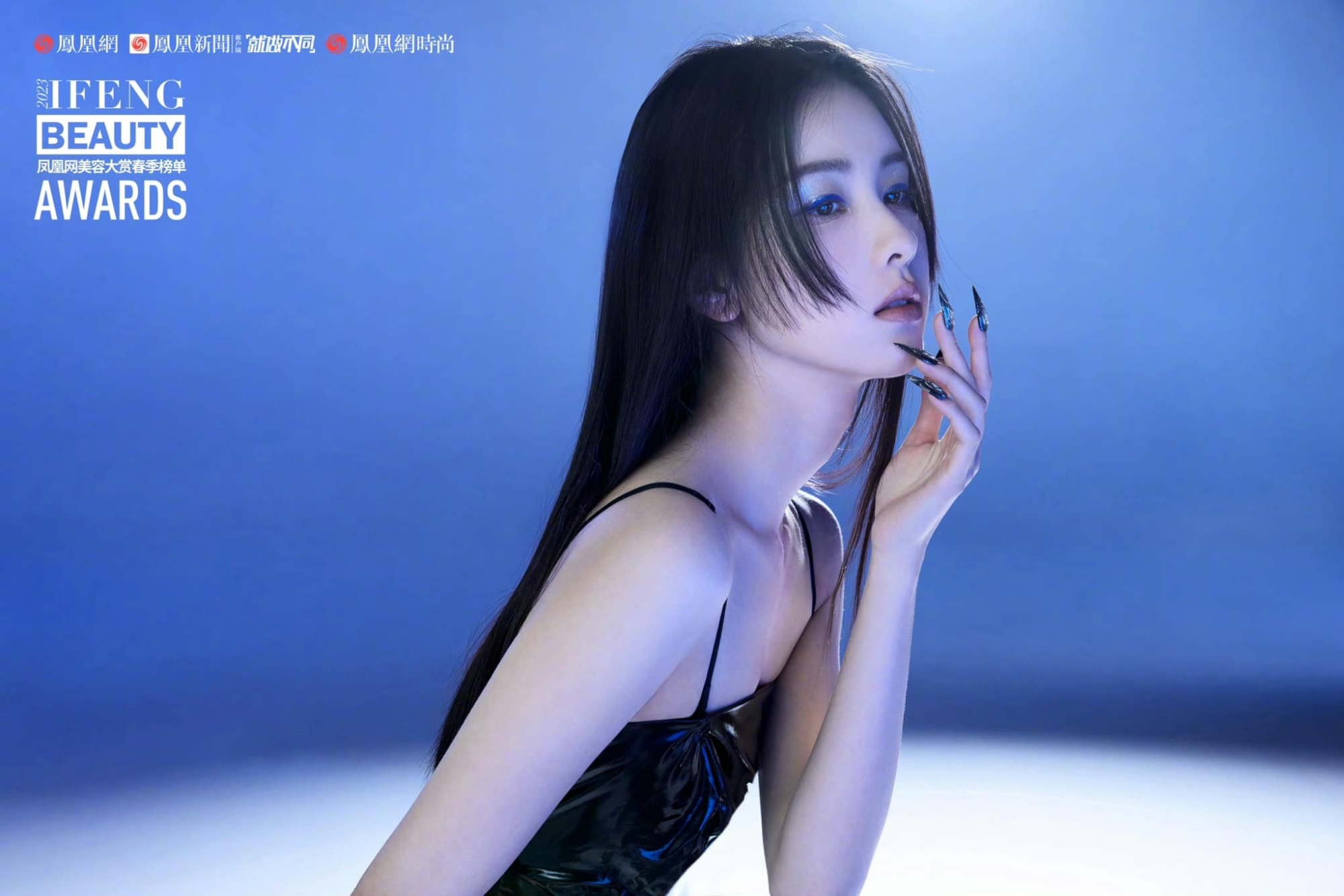 Trần Đô Linh trở thành đại sứ mùa xuân của tạp chí Ifeng Beauty Awards, xinh đẹp 'động lòng người' nhưng không bằng 'đàn chị' Triệu Lệ Dĩnh ở một điểm - Ảnh 1