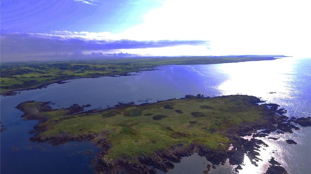 Scotland đang rao bán một hòn đảo hoang xa xôi với giá khởi điểm 4,4 tỷ đồng - Ảnh 1