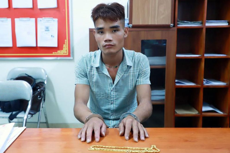 Lời khai của nghi phạm cướp 2 sợi dây chuyền tại tiệm vàng ở Bắc Giang - Ảnh 1