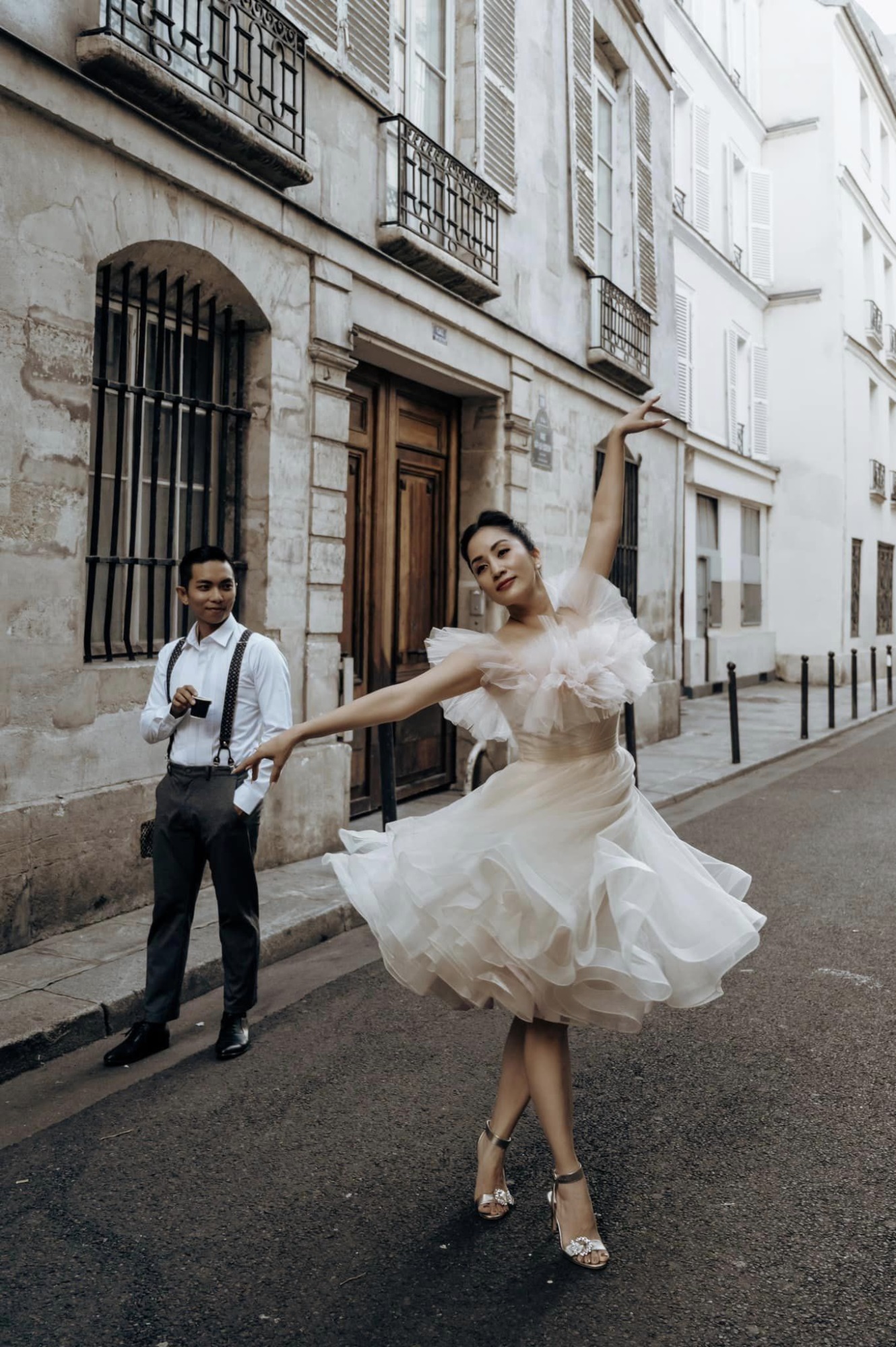 Phan Hiển và Khánh Thi tái hiện chuyện tình yêu gắn liền với nhảy múa trong bộ ảnh cưới chụp ở Pháp - Ảnh 4