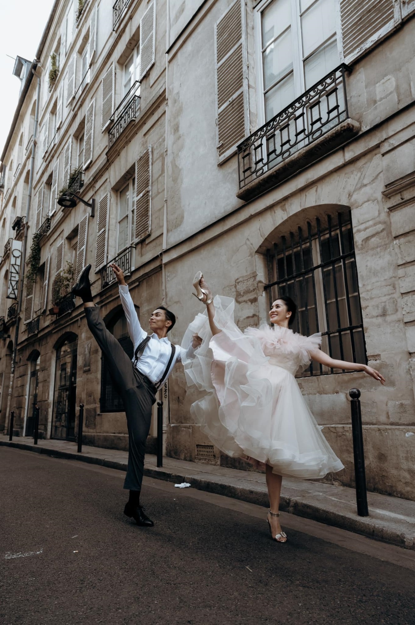 Phan Hiển và Khánh Thi tái hiện chuyện tình yêu gắn liền với nhảy múa trong bộ ảnh cưới chụp ở Pháp - Ảnh 6