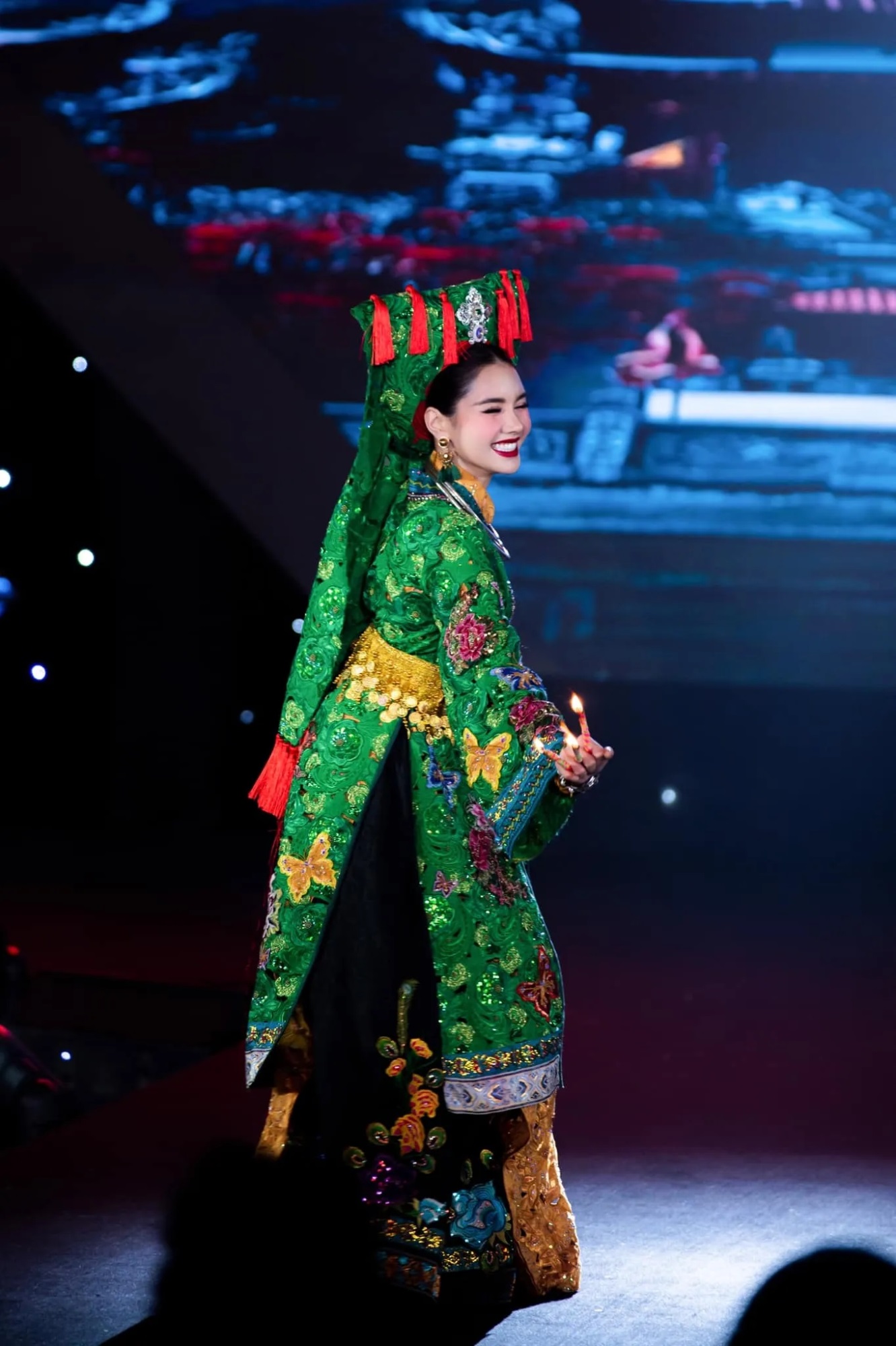 Thí sinh Miss International Queen Vietnam từng nói xấu Hương Giang lên tiếng xin lỗi, có nguy cơ bị loại vì màn ứng xử 'kém duyên' - Ảnh 1