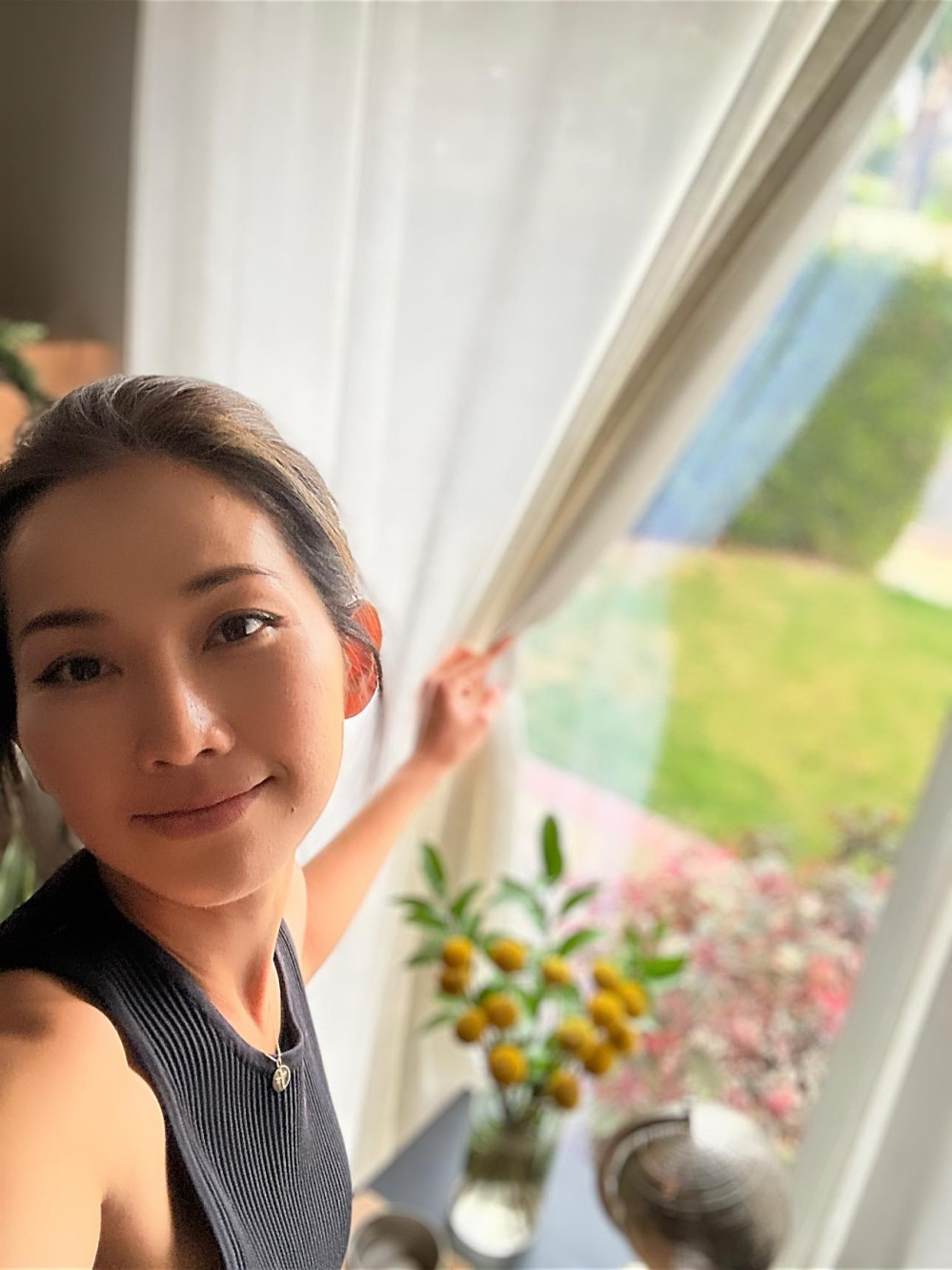 Diễn viên Kim Hiền sống trong biệt thự đầy hoa lá, xanh mướt bốn mùa - Ảnh 4